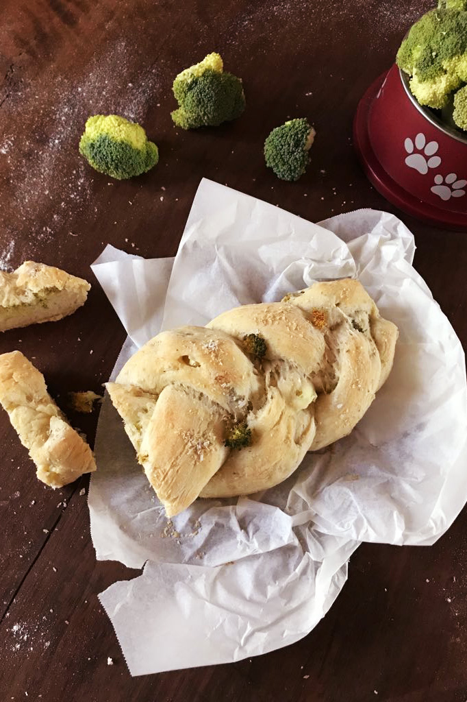 Treccia di pane con broccoli